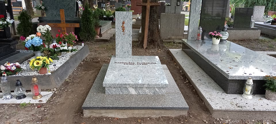 Urnový pomník 32